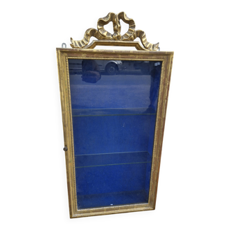 Vitrine en bois doré