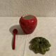 Strawberry-shaped jam slip