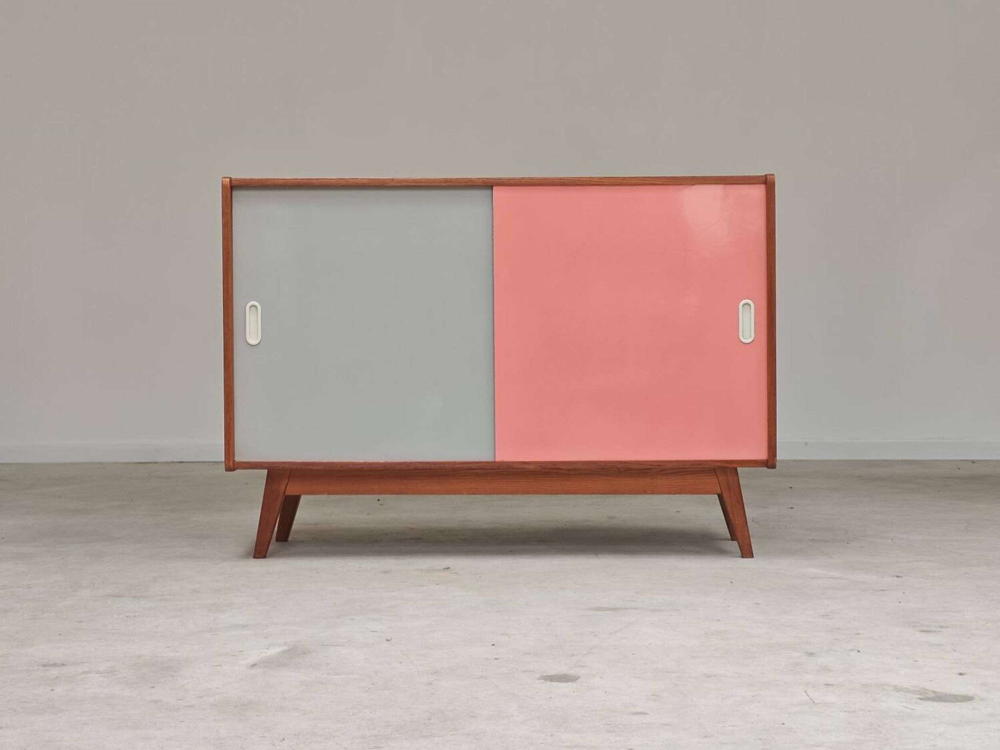 U-452 pink sideboard by Jiri Jiroutek for Interier Praha 1960