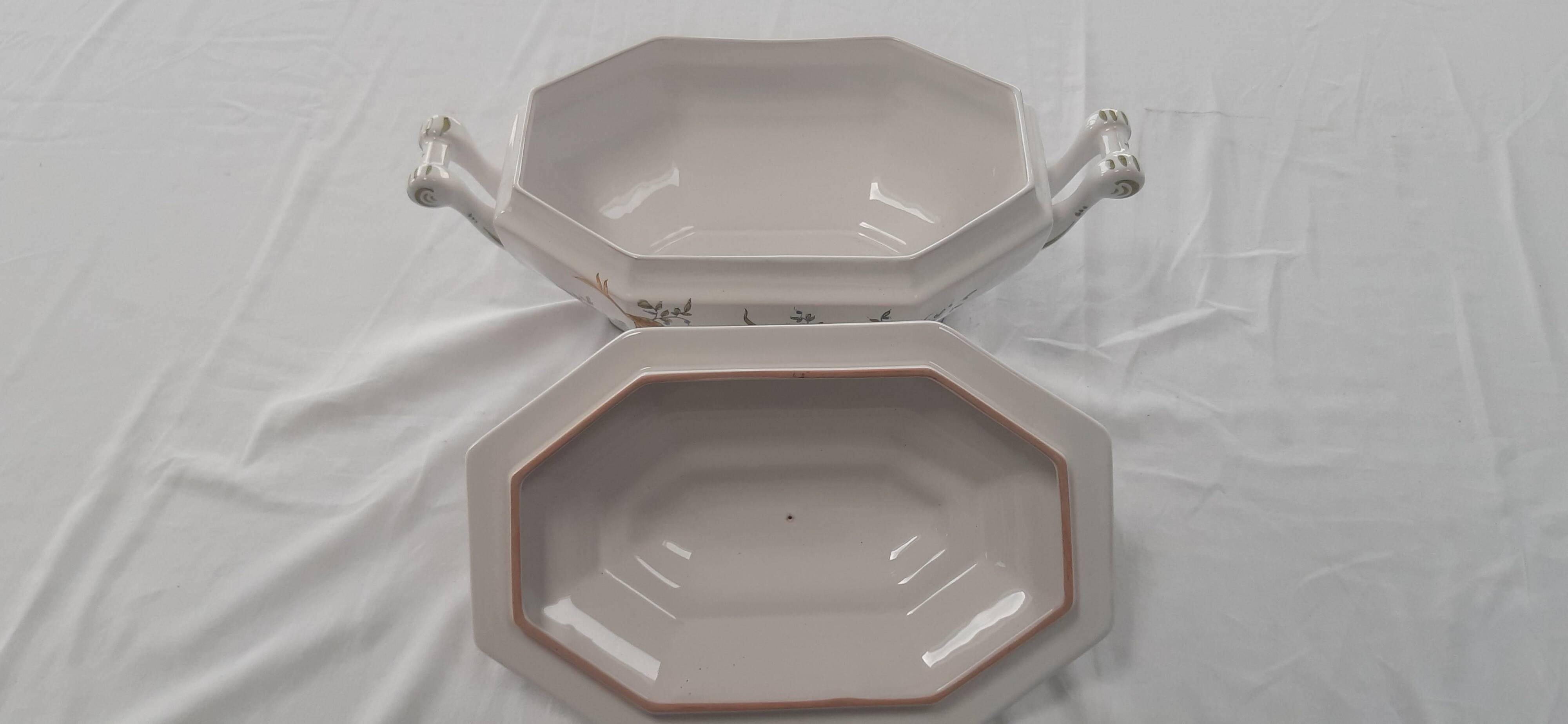 Lallier earthenware soup tureen in Moustiers