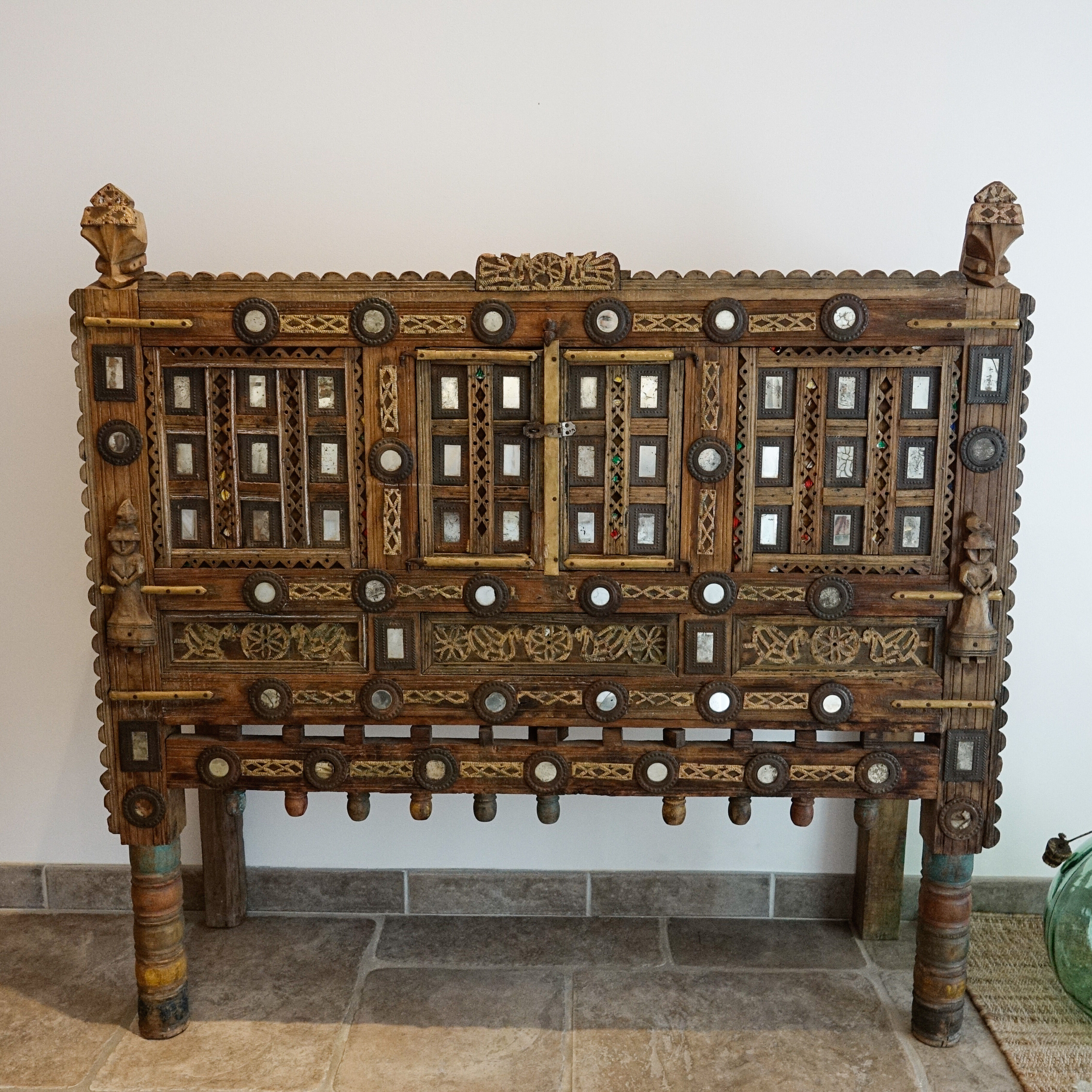 Ancient Indian furniture Damchiya