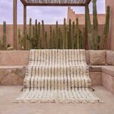 Handwoven traditional Berber rug, size 1.5/2.5 m.