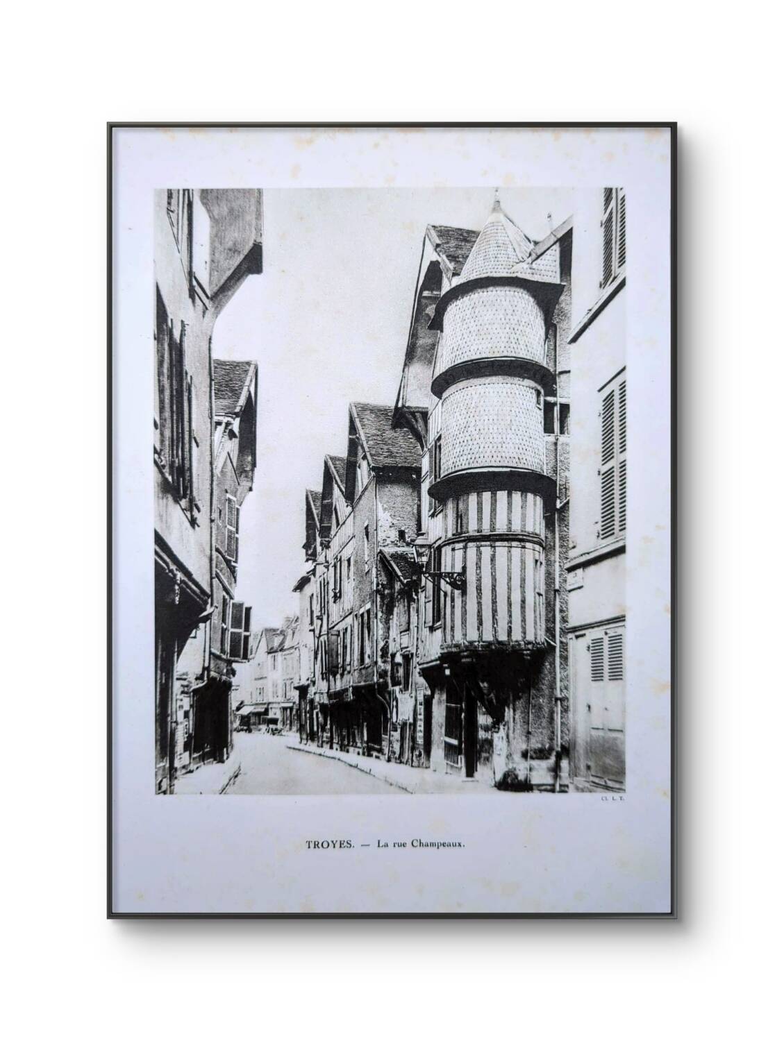 Printed in 1926, Troyes Heliogravure.