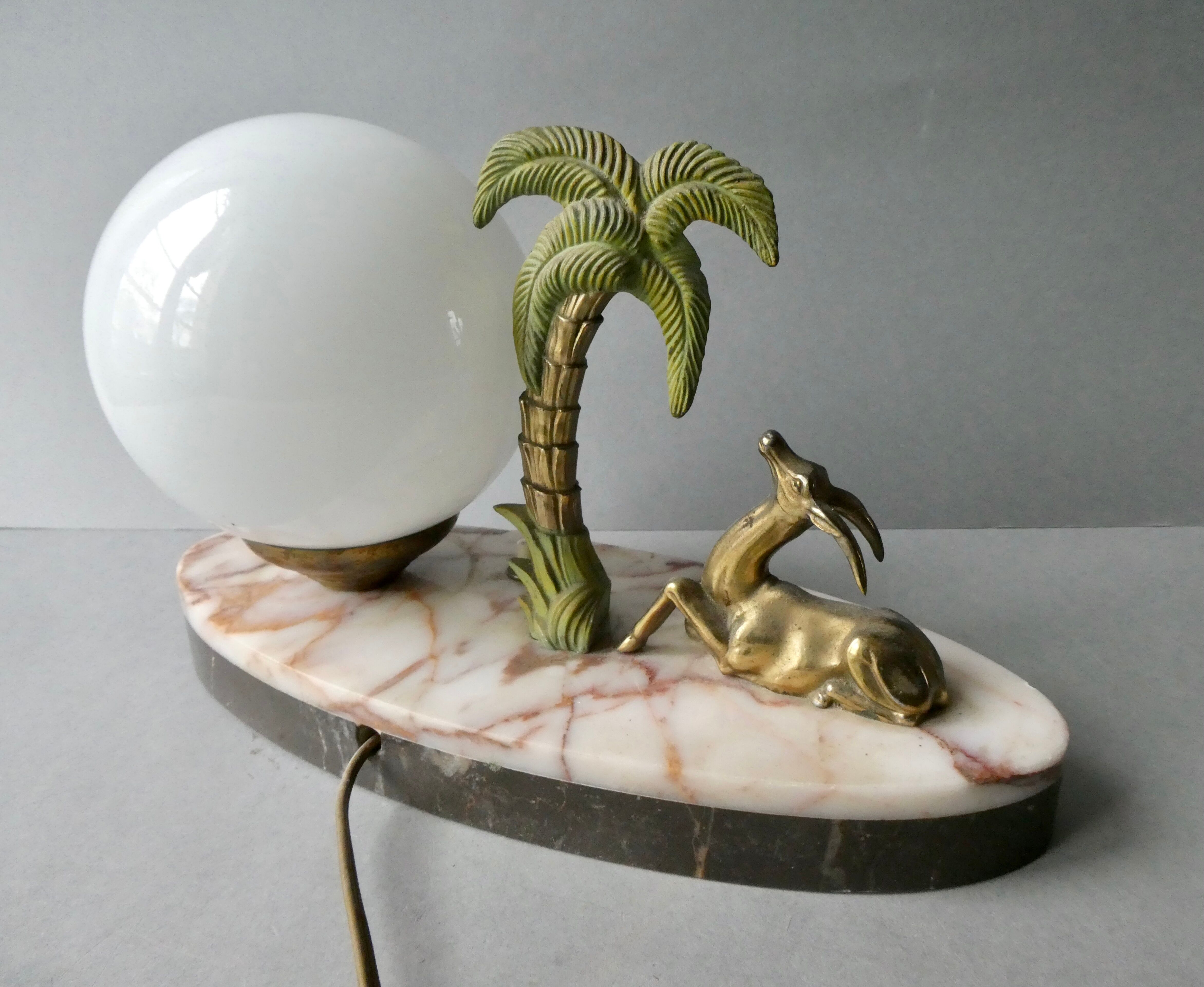 Art deco lamp