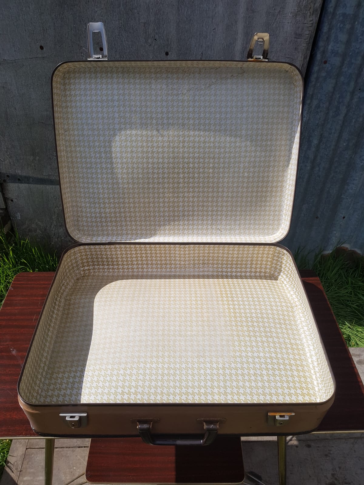 Paire ancienne valise carton marron & beige avec anse bakélite vintage