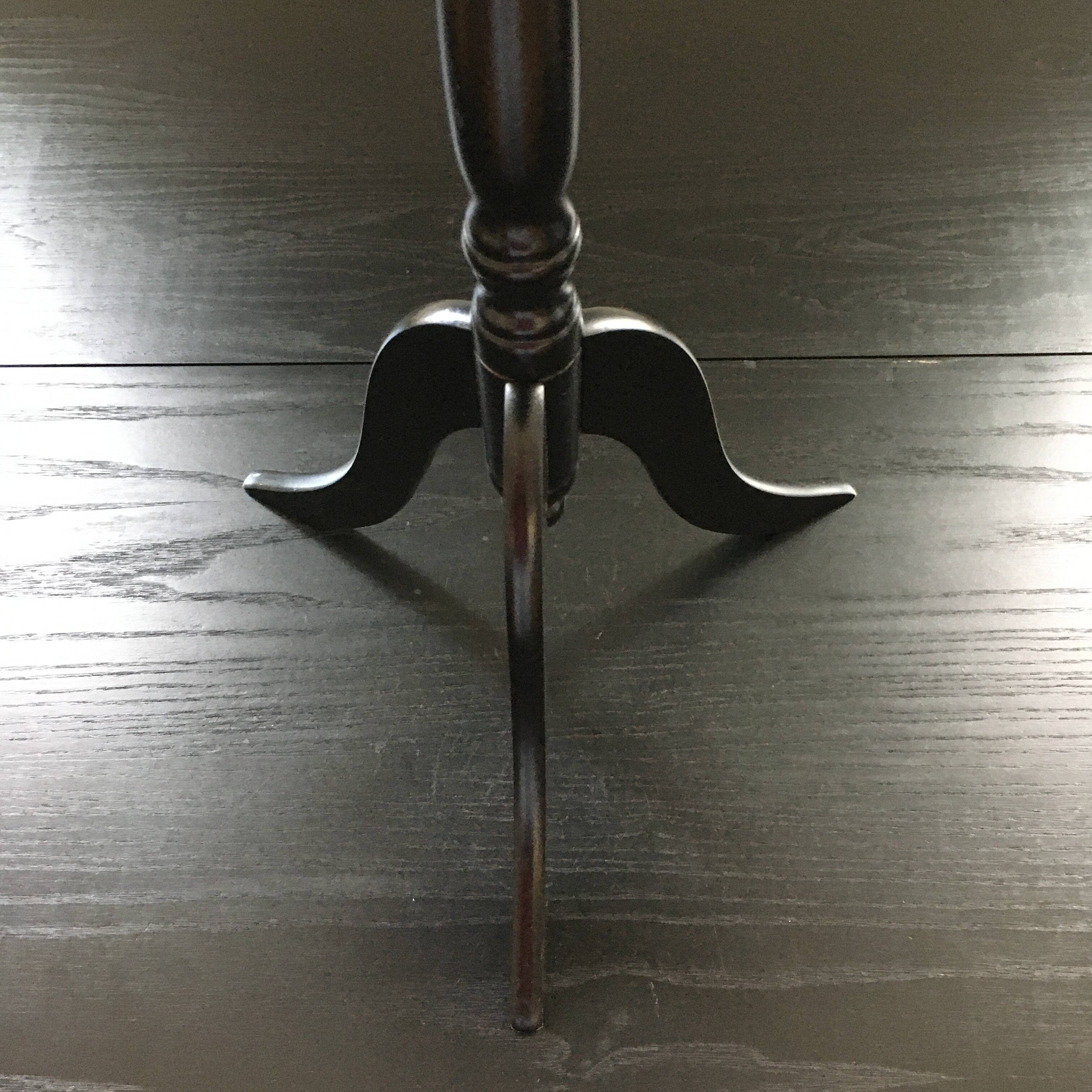 Tripod plant stand pedestal