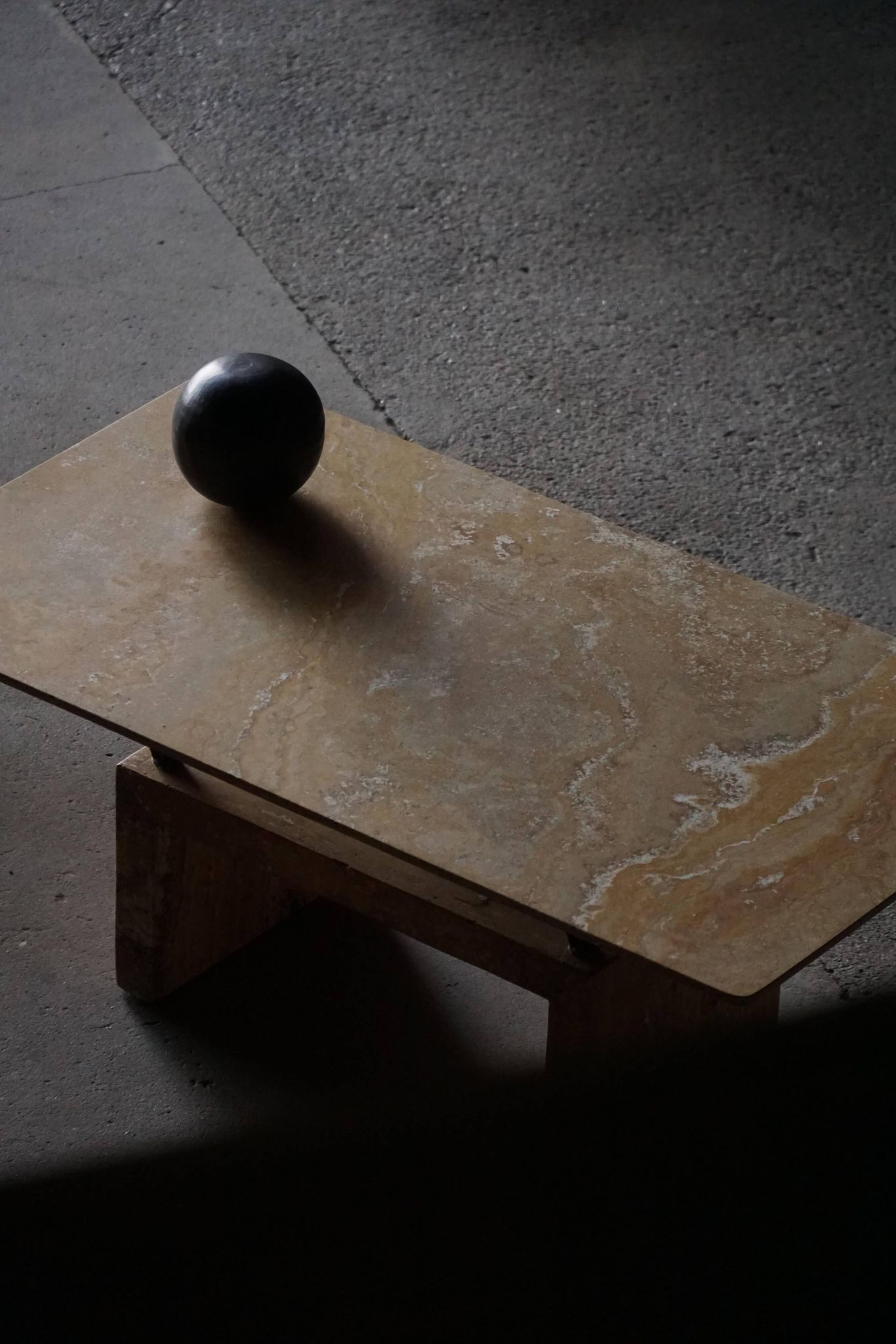 Table basse rectangulaire en marbre du milieu du siècle, fabriquée en Italie, années 1970