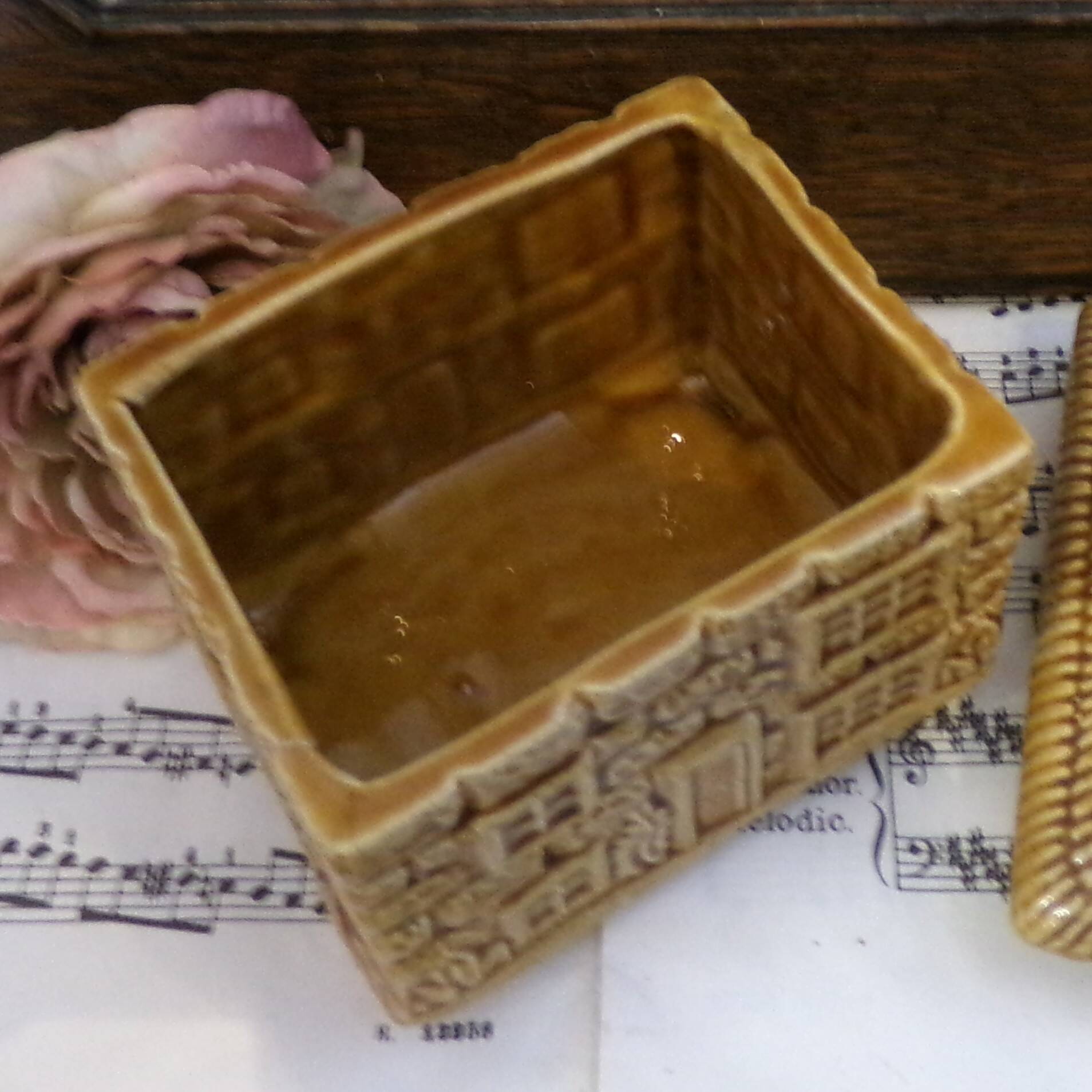Devonway jam pot in the shape of a cottage with a thatched roof.