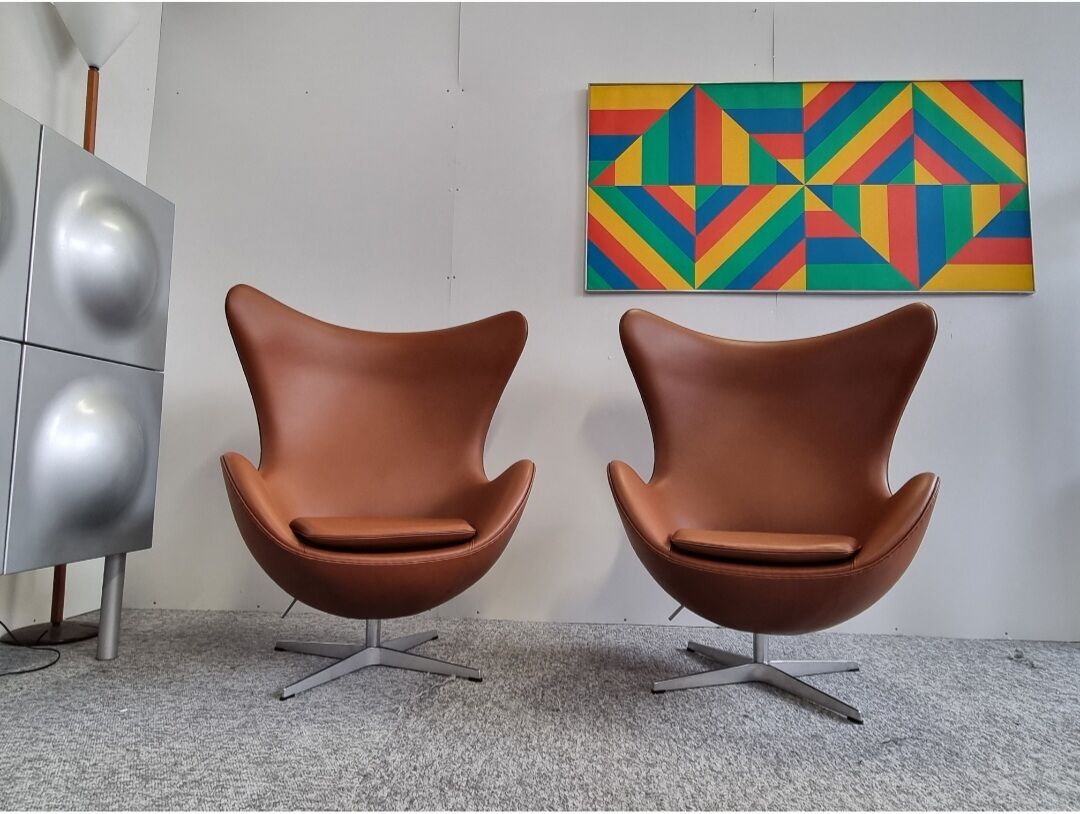 Pair of Arne Jacobsen Egg chairs by Fritz Hansen
