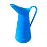 Broc vintage en métal émaillé bleu