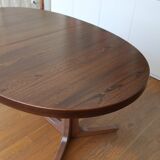 Scandinavian extendable table