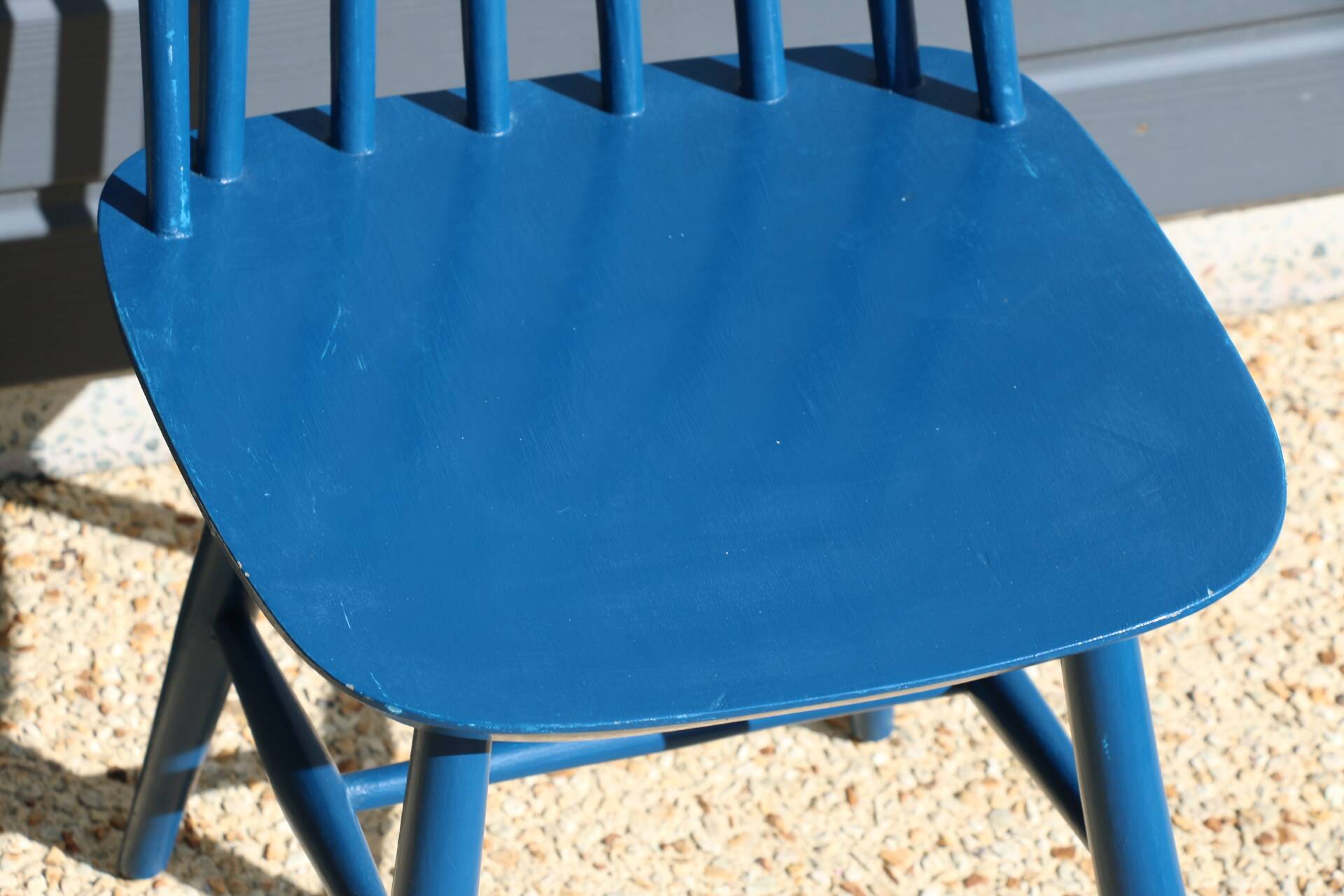 2 blue Tapiovaara style chairs