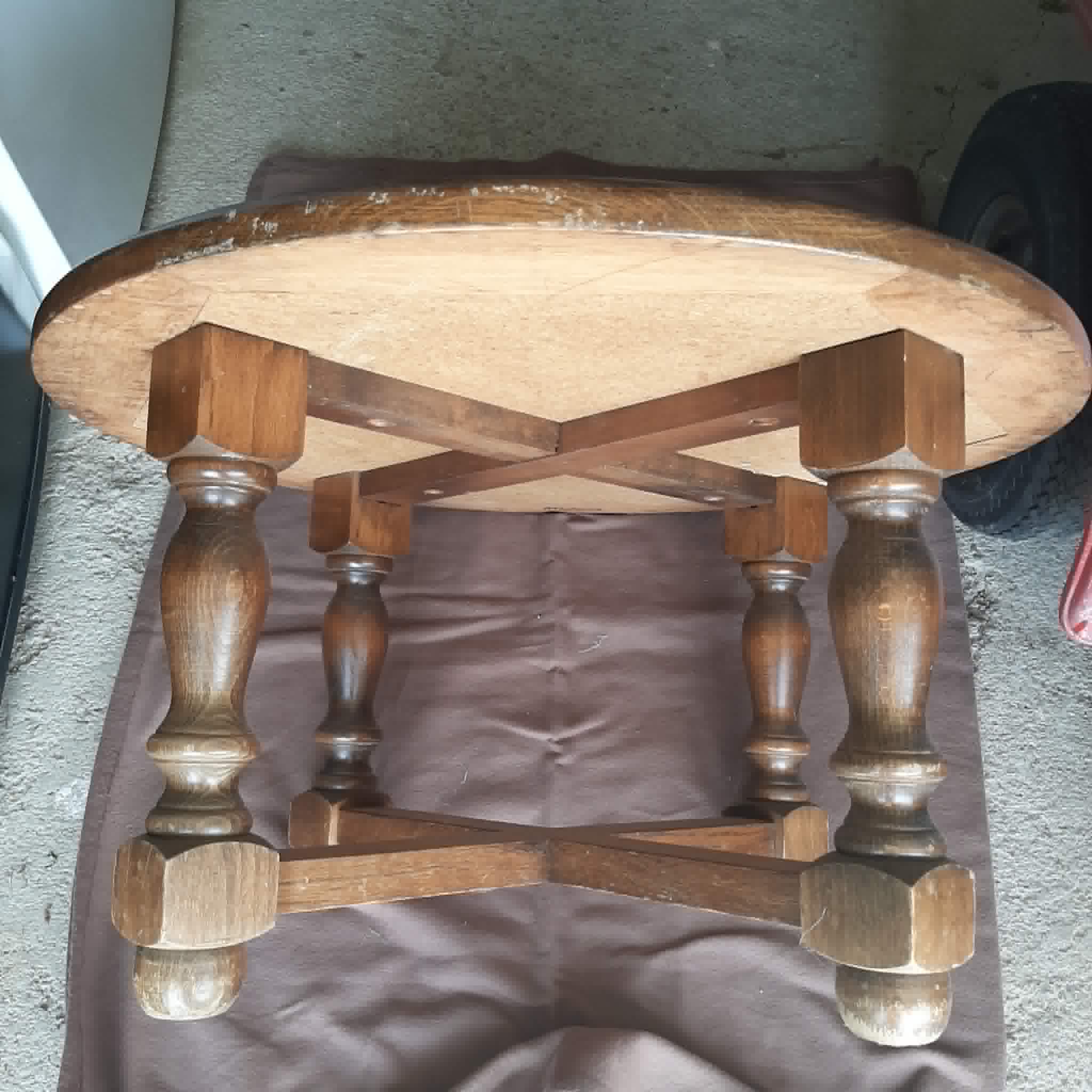 Round coffee table in solid oak and slate / signed Motard
