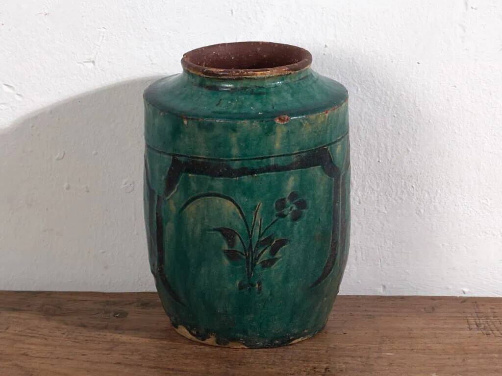 Ancient Chinese vase with plant details (c.1820) #11