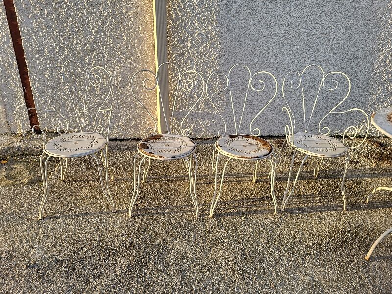 Garden furniture table with 2 armchairs and 2 chairs