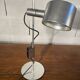 Lampe de bureau rise and fall de peter nelson et ronald home pour conelight
