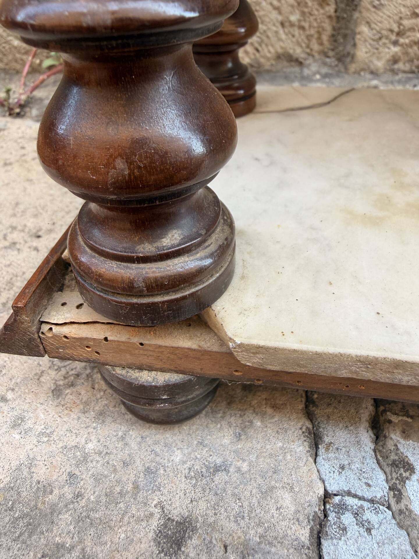 Petite étagère murale/console d’appoint Napoléon III — noyer sculpté e