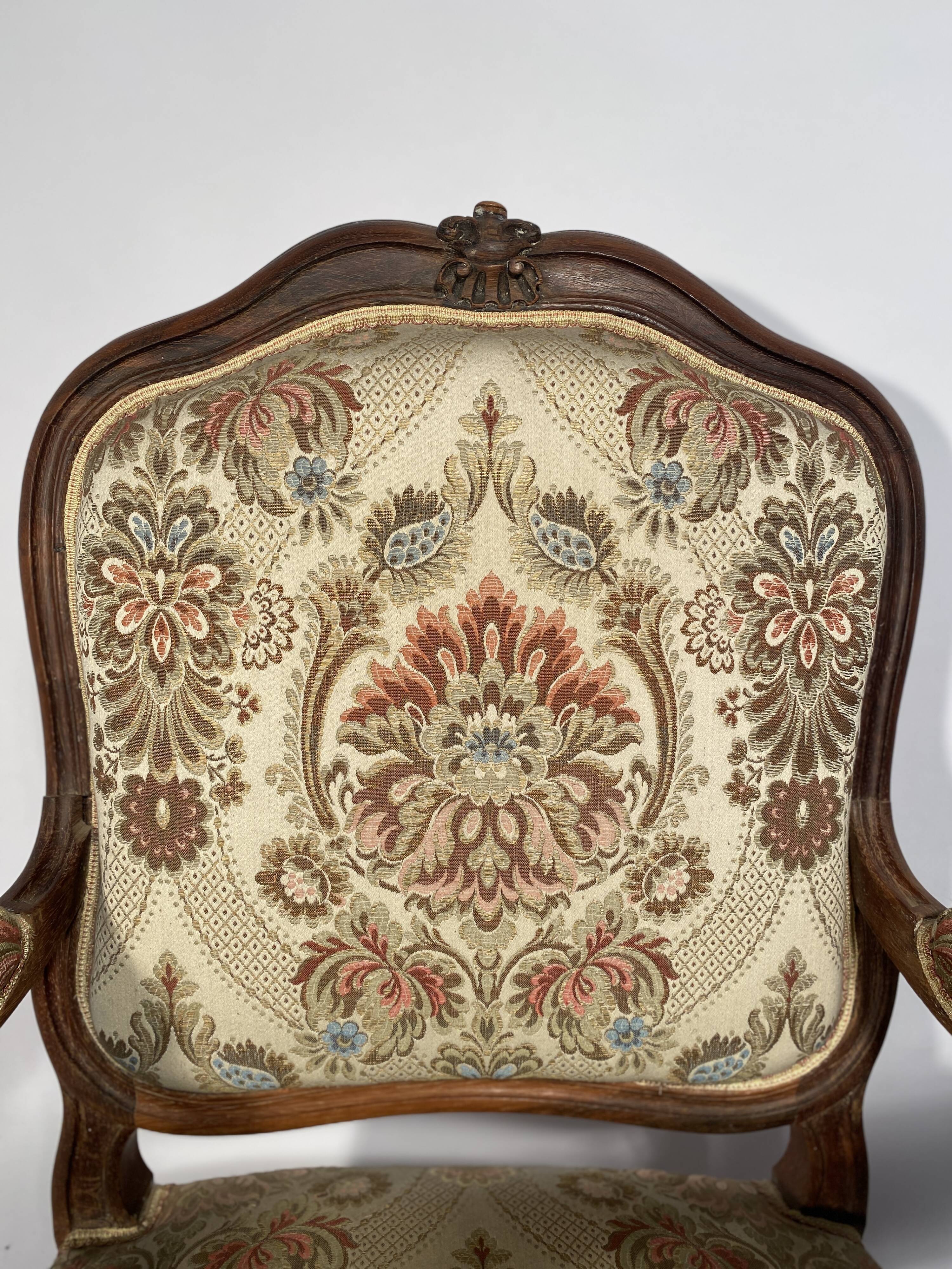 Louis XV style living room including a pair of armchairs and three chairs