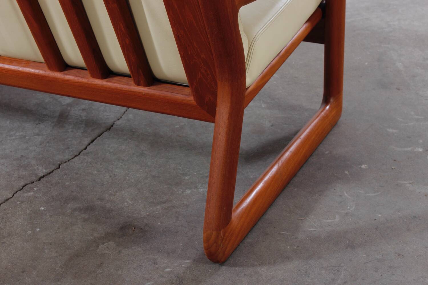 Canapé vintage 2 places Holstebro en teck, design danois du milieu du siècle