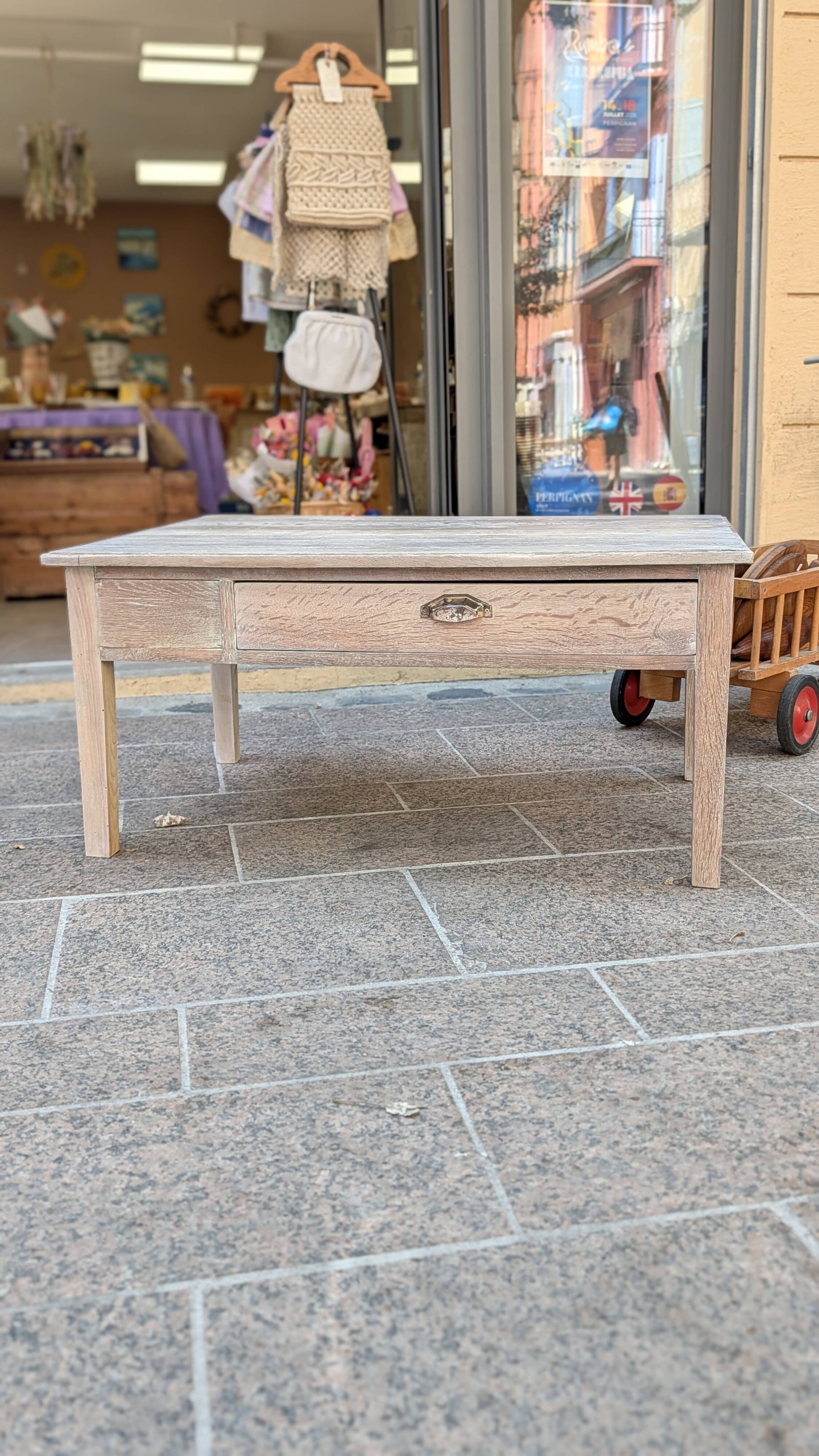Farmhouse coffee table in oak