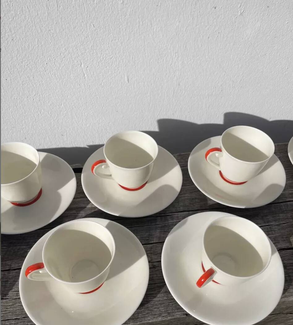 8 tasses en porcelaine fine blanche de Limoges Art déco