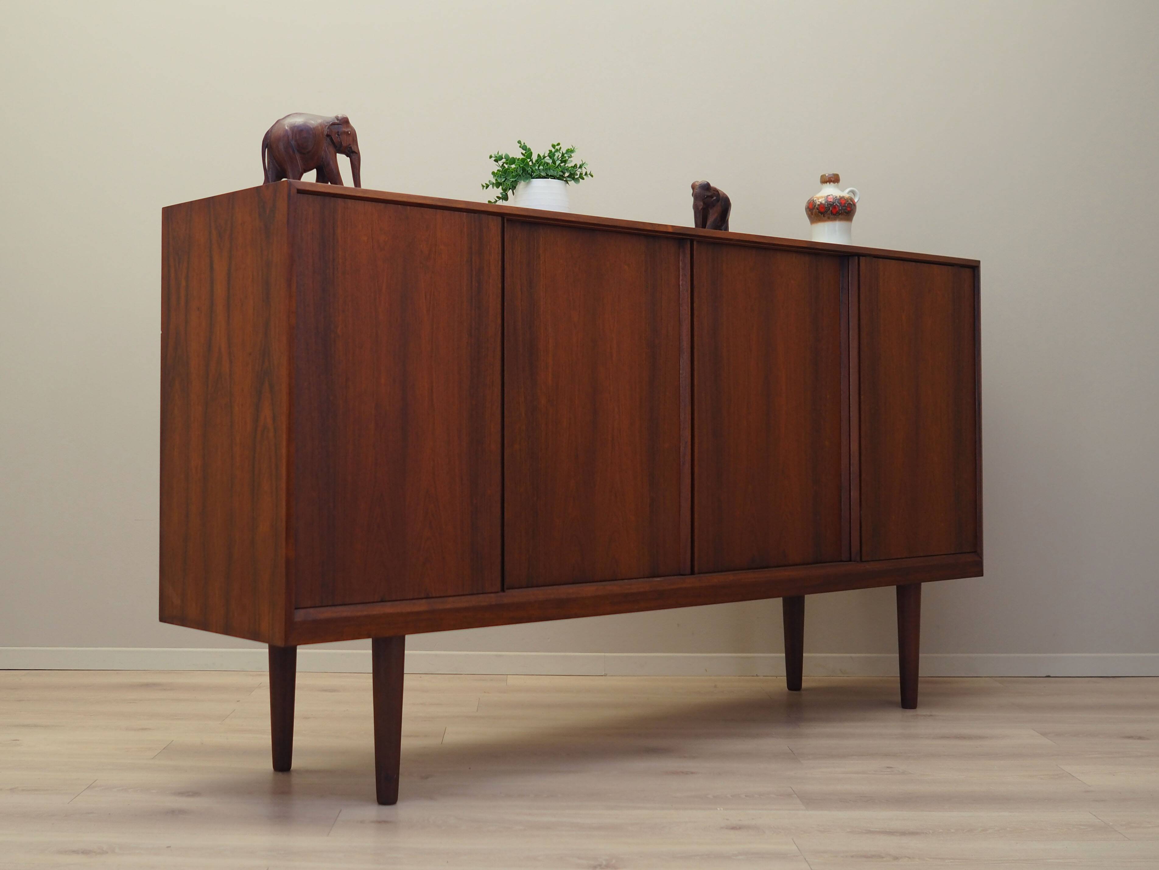 Buffet haut en palissandre, design danois, années 1970, production : Danemark