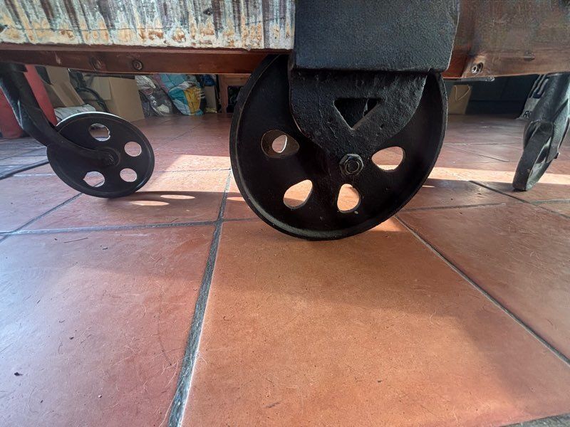 Table basse de style industriel