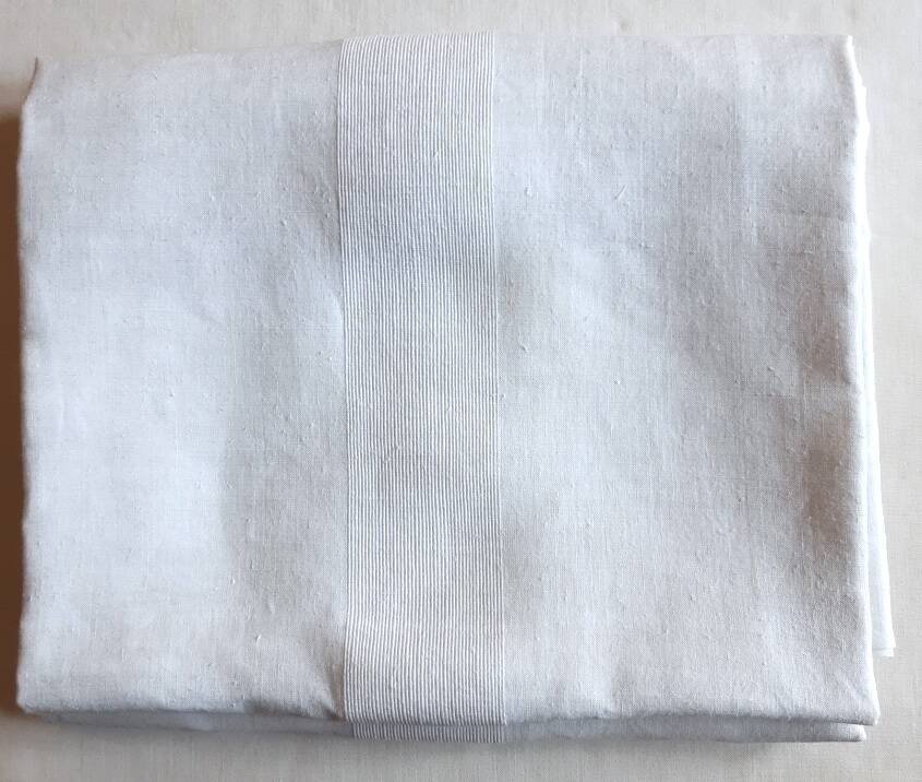 antique tablecloth with lace trim 180x163 cm