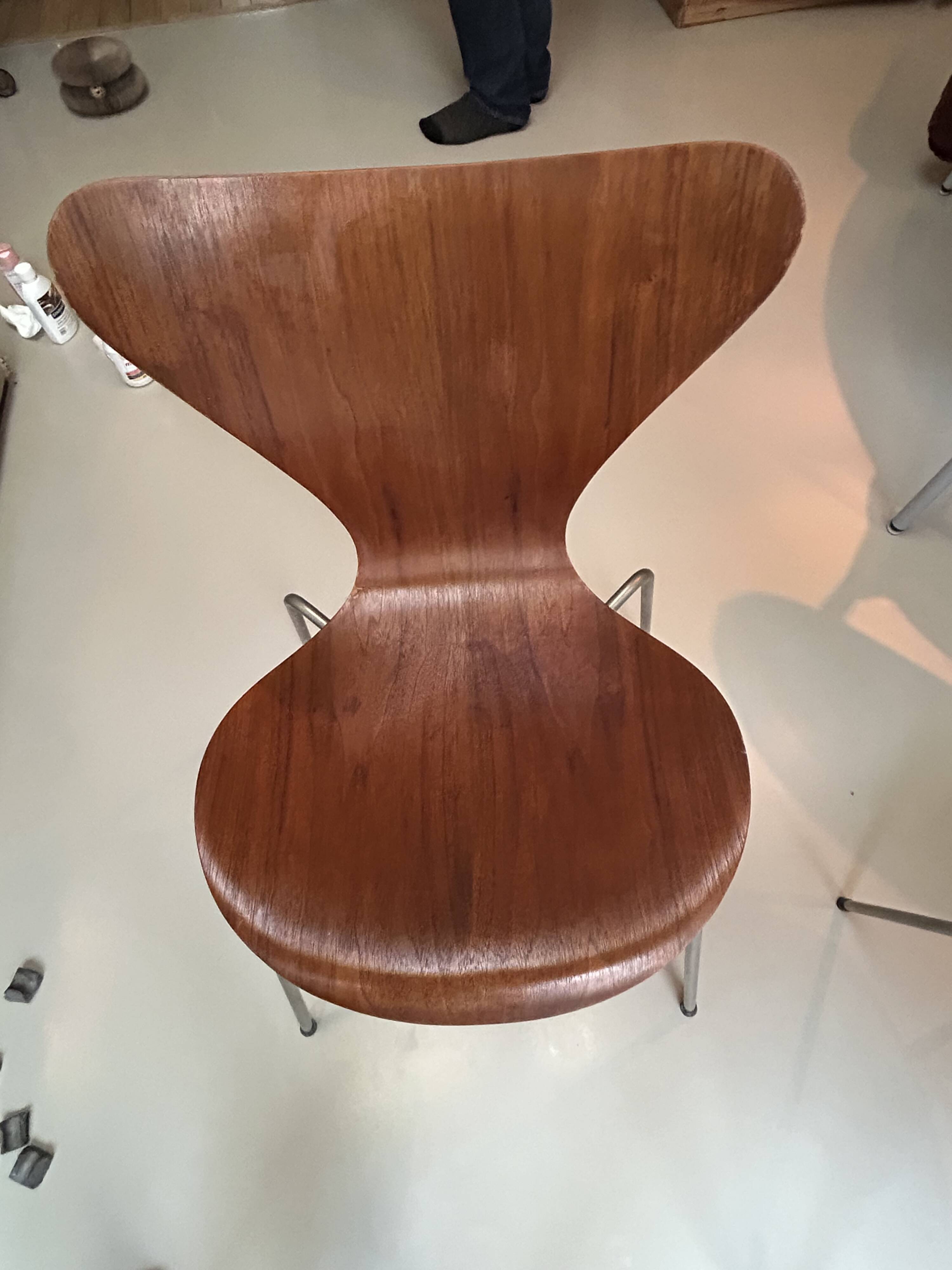 Set of two Franz Hensen series 7 (3107) Arne Jacobsen vintage chairs.