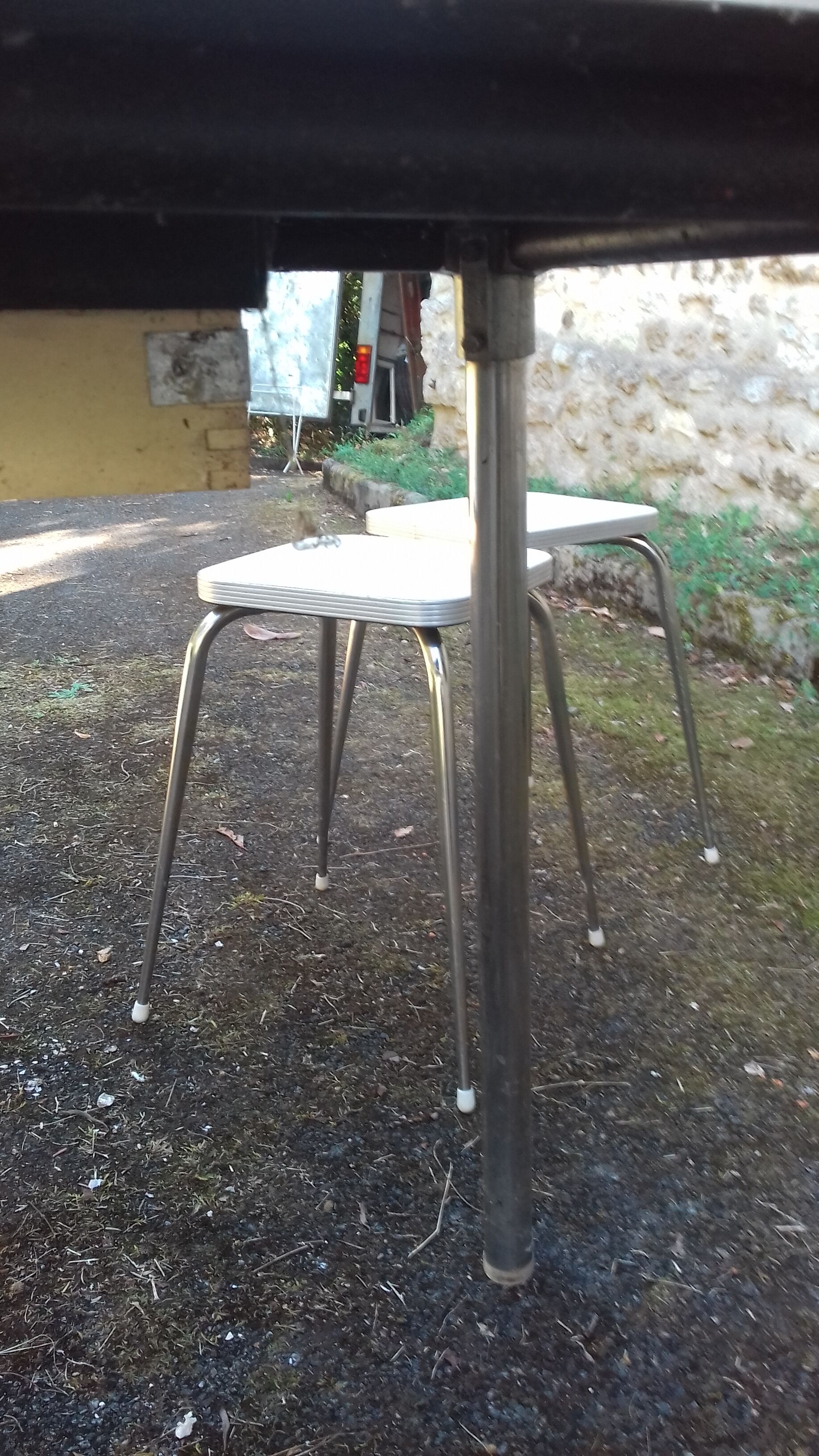 Table, chairs and stools formica