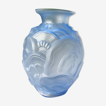 Vase art déco "ondulations" en verre moulé-pressé