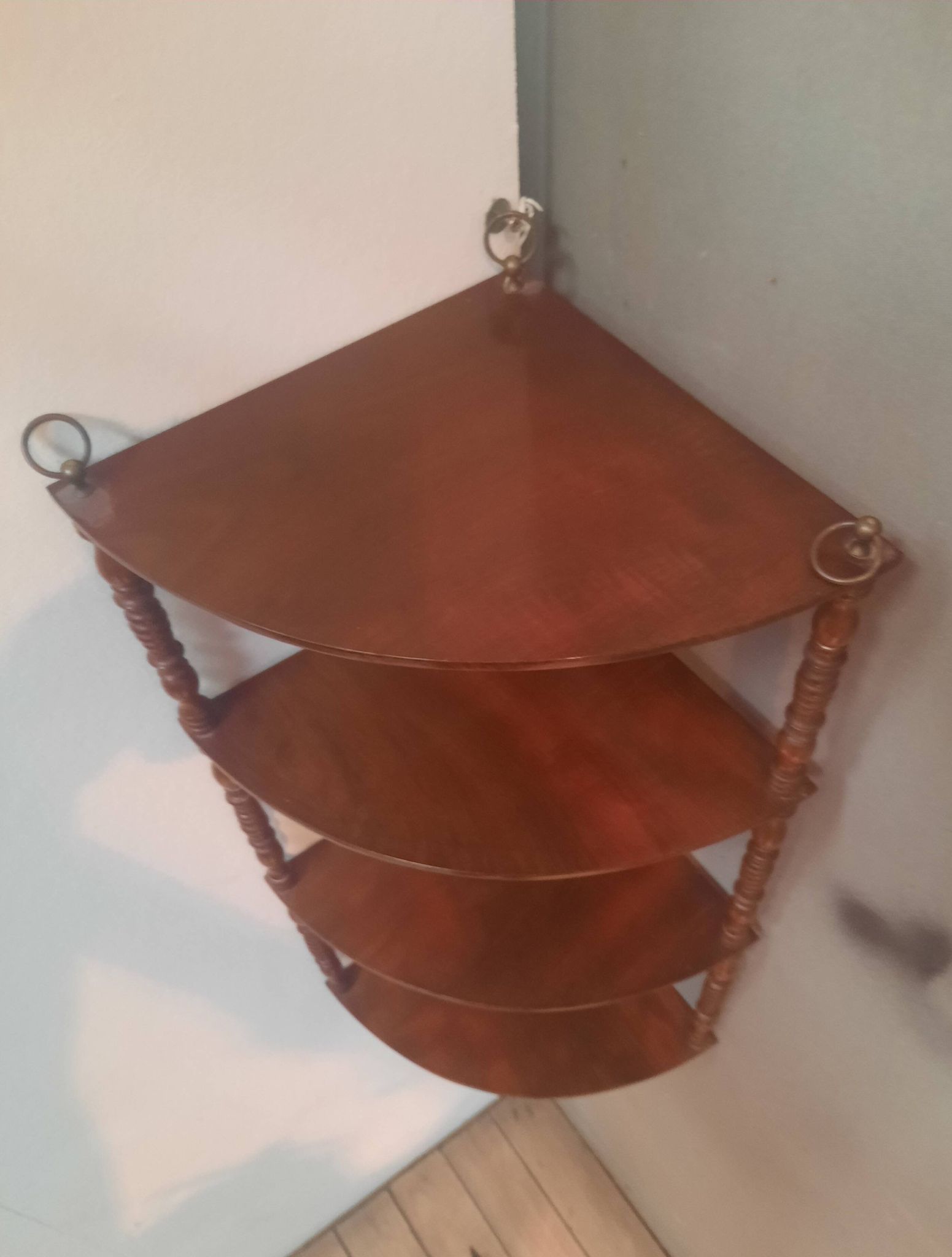 Corner wall shelf with 4 tiers