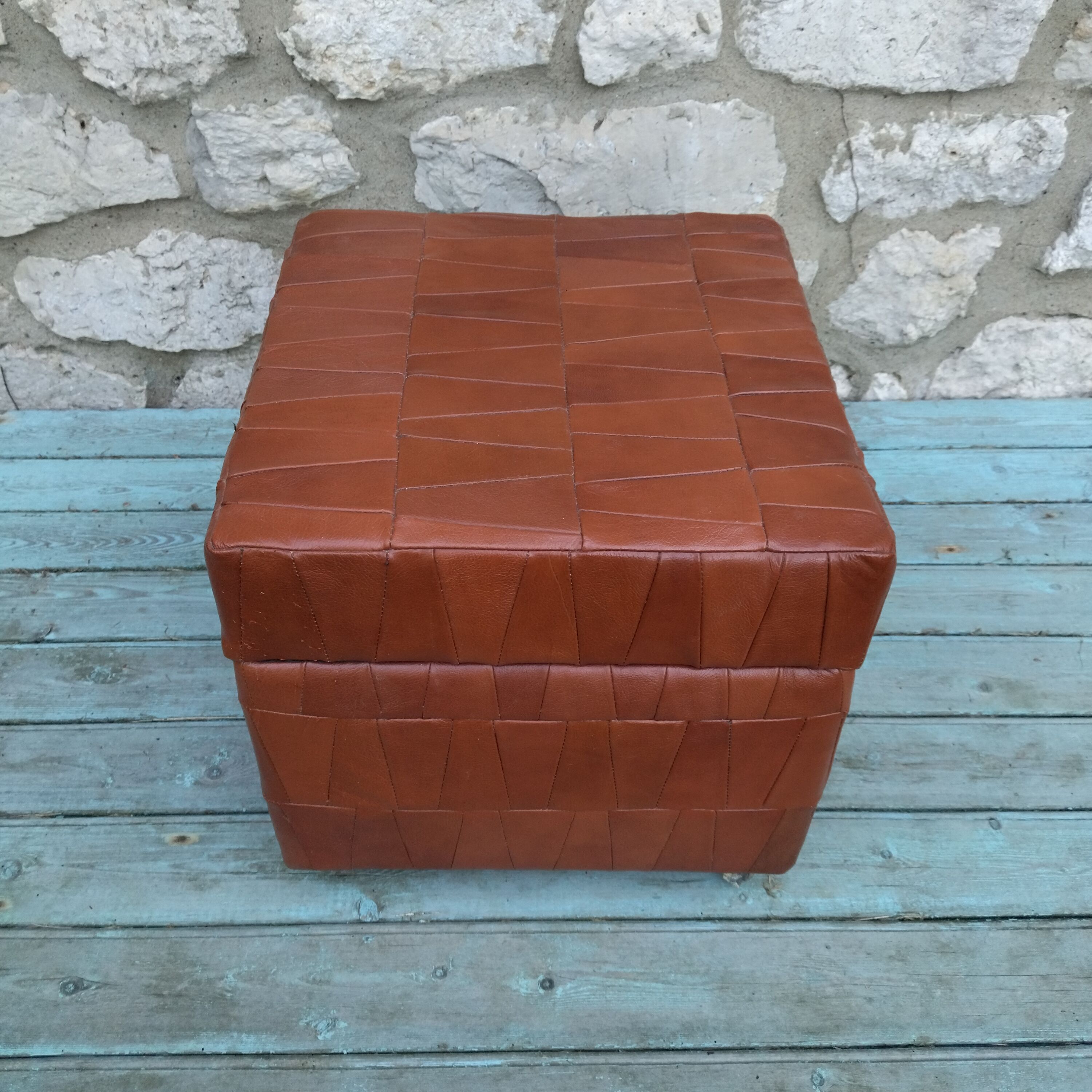 Pouf leather chest