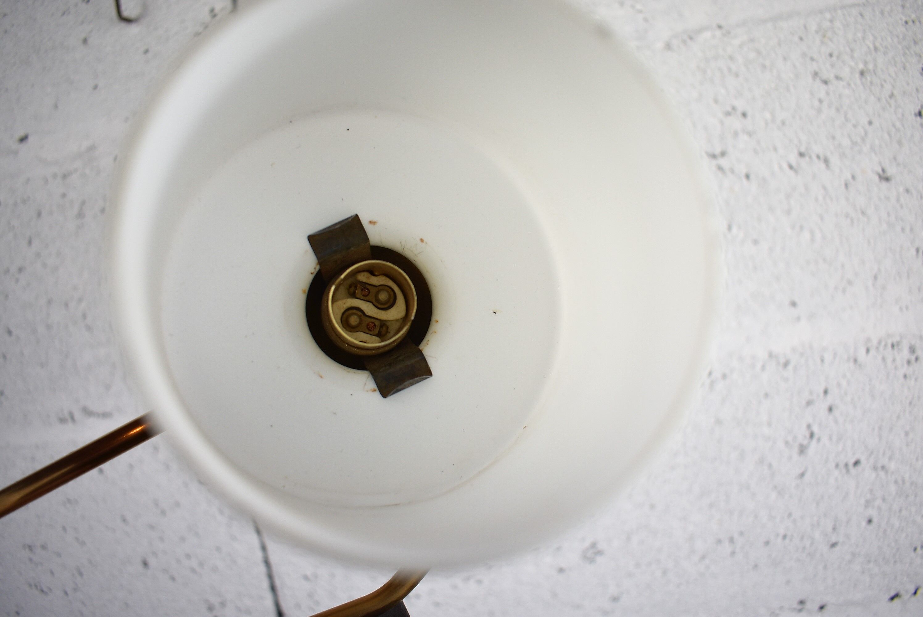 Apply Arlus white glass