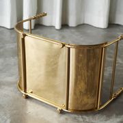Panier ou porte-revues sculptural en laiton doré années 1970