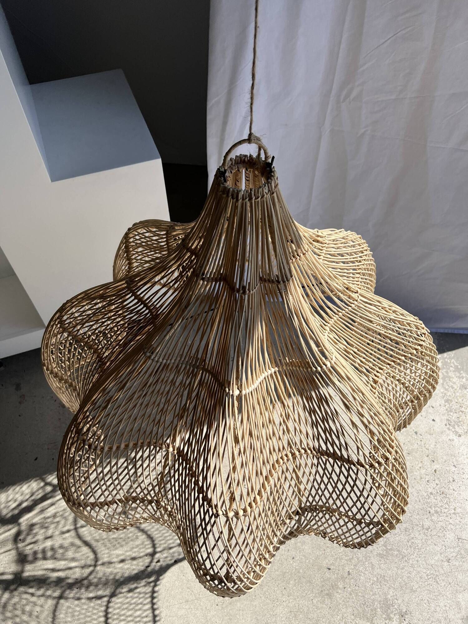 Rattan pendant lamp in the shape of a flower