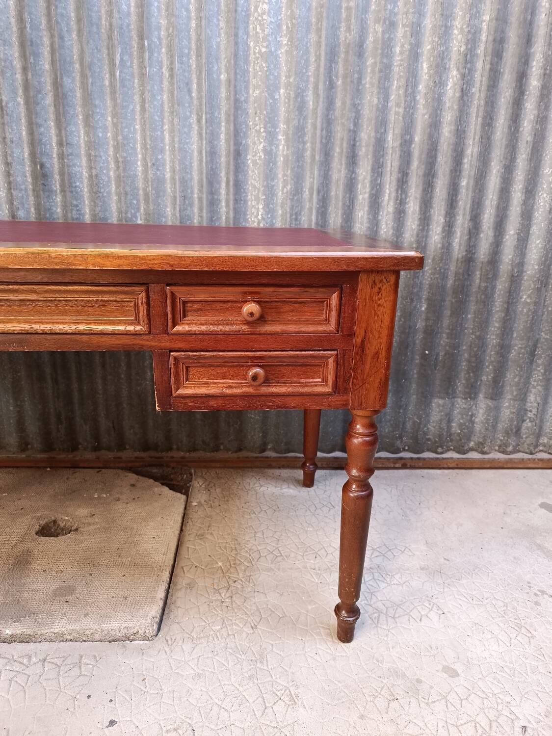 Directorate style minister's desk