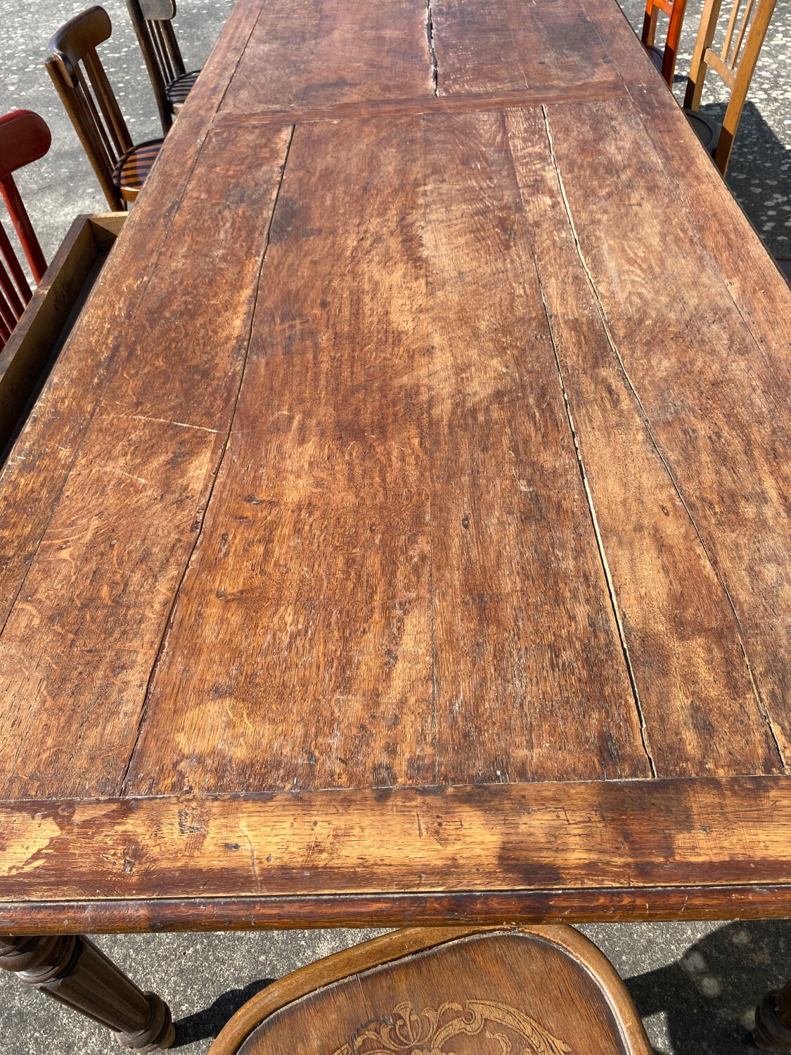 Draper table and its 10 chairs