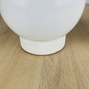 Paire d'appliques globe opaline vintage, plafonniers