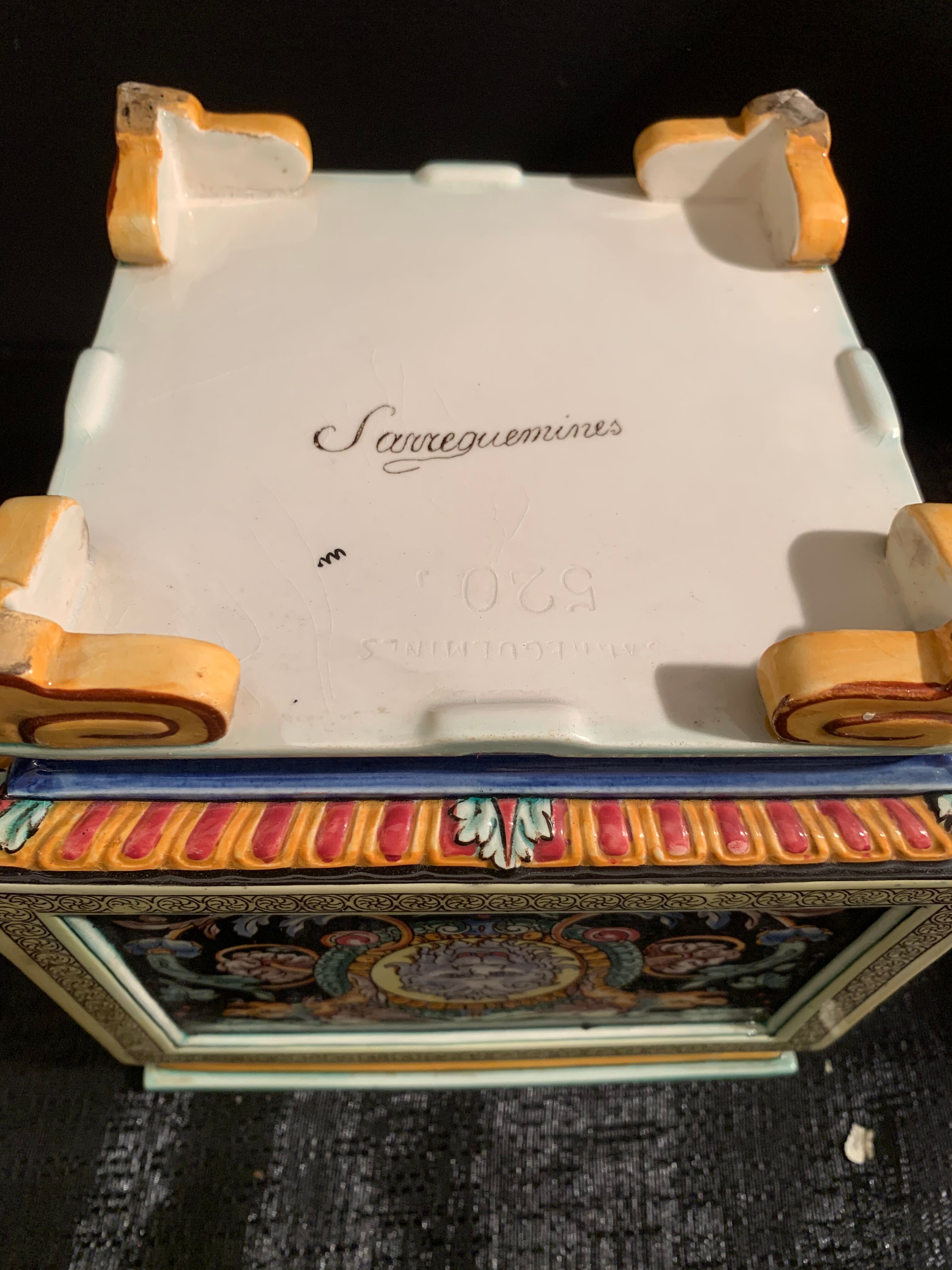 Sarreguemines, pot cache, gardener in earthenware XIXth