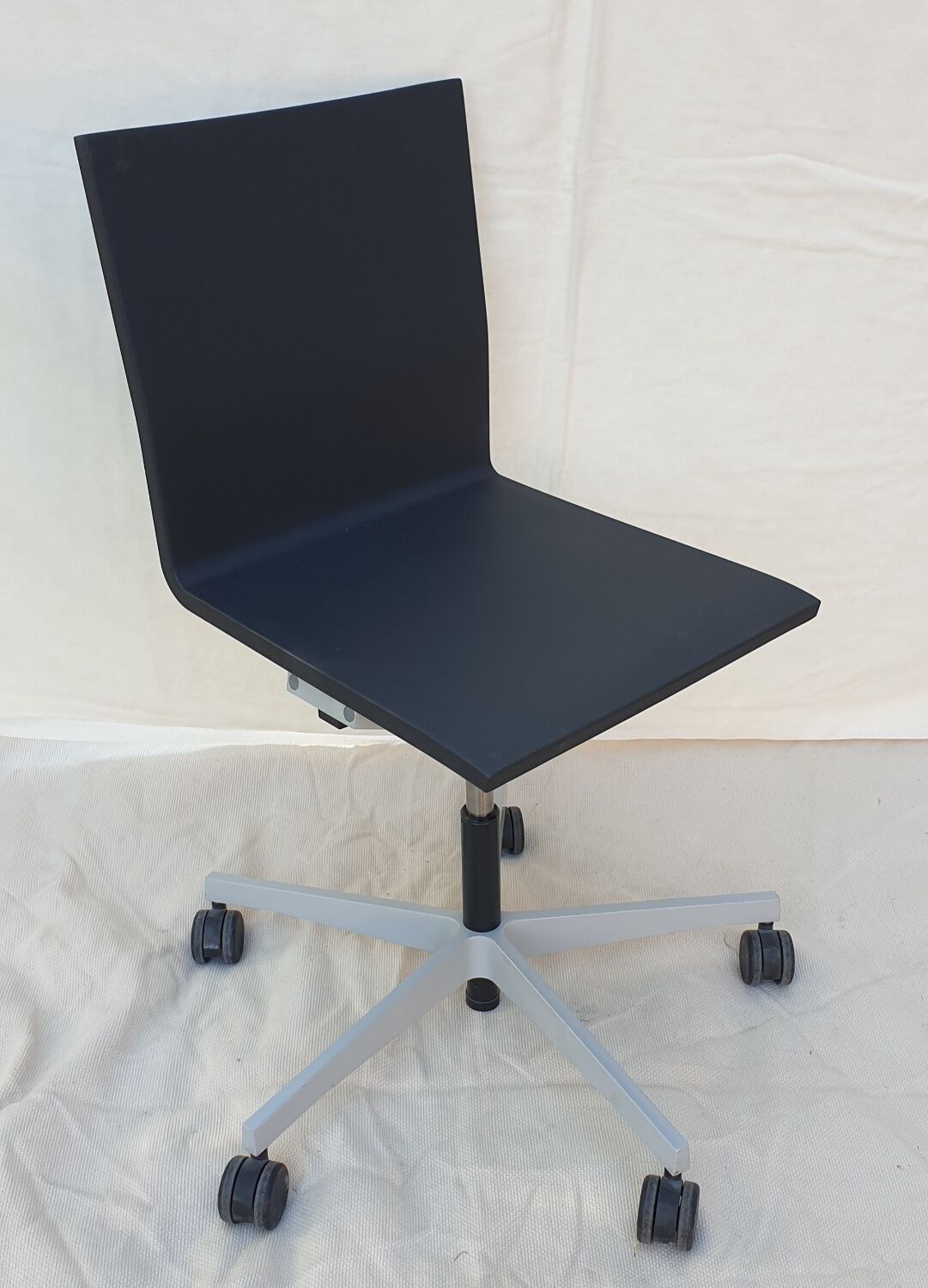 Vitra 04 office chair