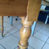 Vintage round table with folding edges