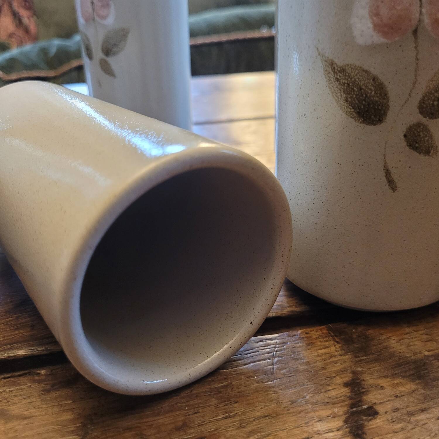 Set of 6 stoneware mazagrans with relief floral decoration – 1980s