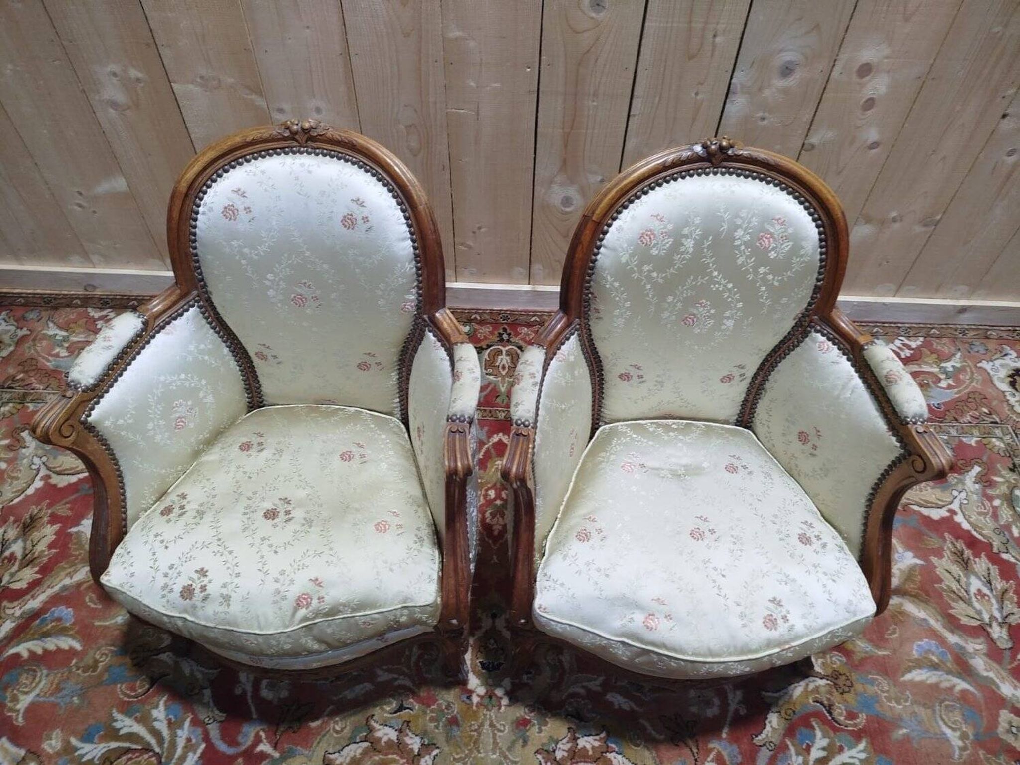 Pair of armchairs - Louis XV style bergères in silk.