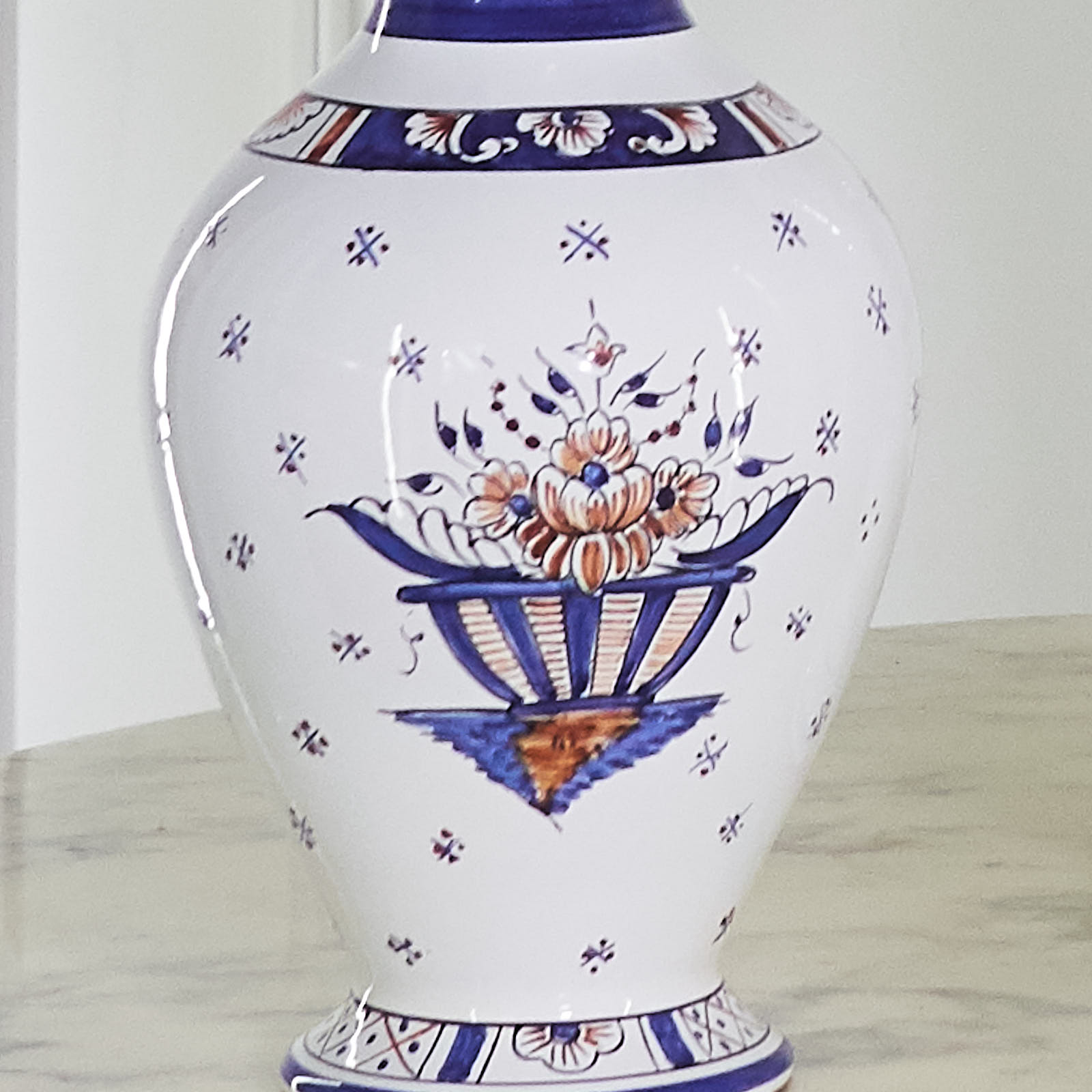 Small vase with a bavent