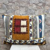 Vintage cushion cover in Berber kilim: Moroccan wool cushion.