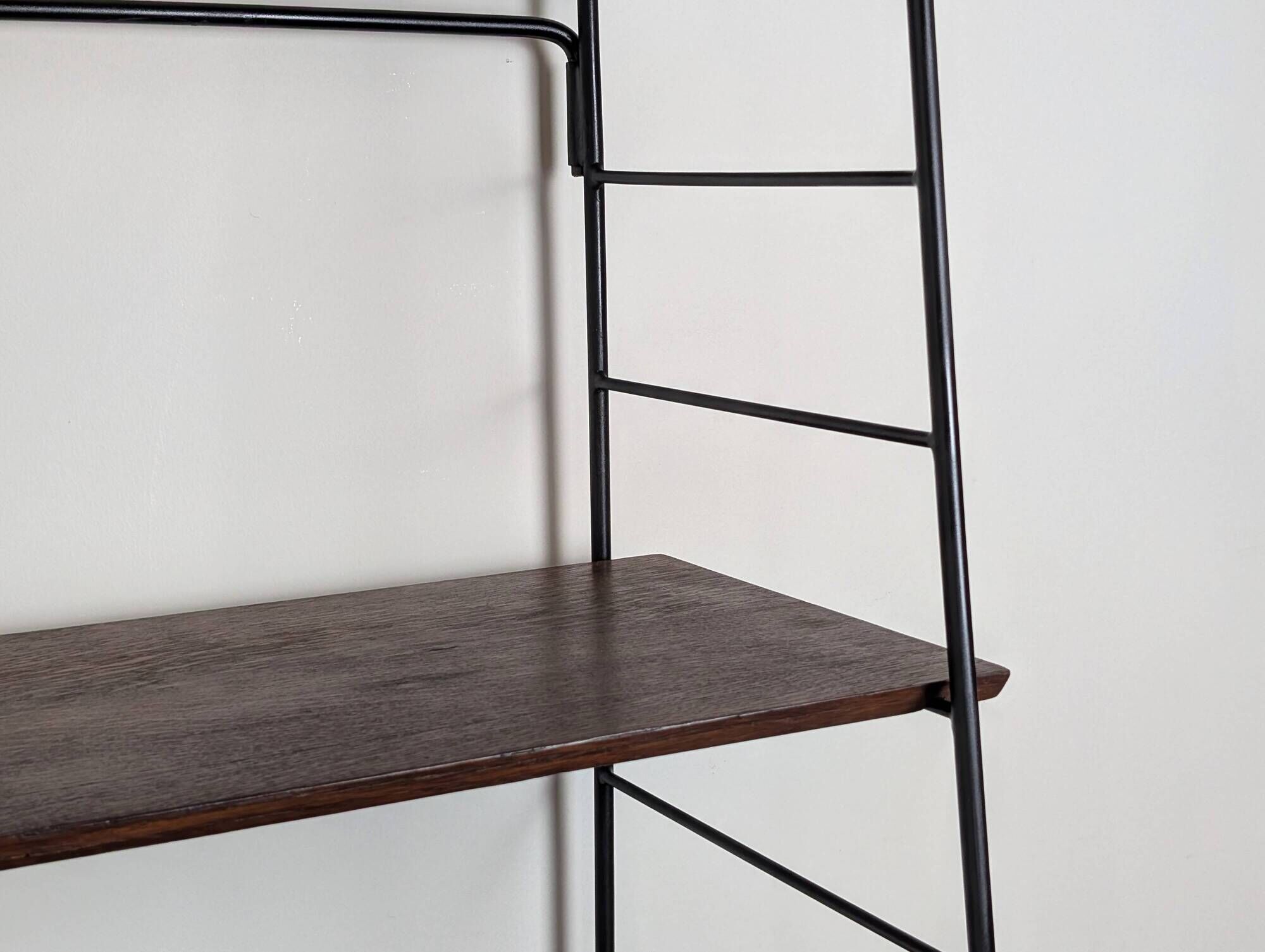 Bookshelf 60'