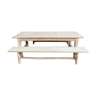 Farmhouse table and its two aero gummed benches
