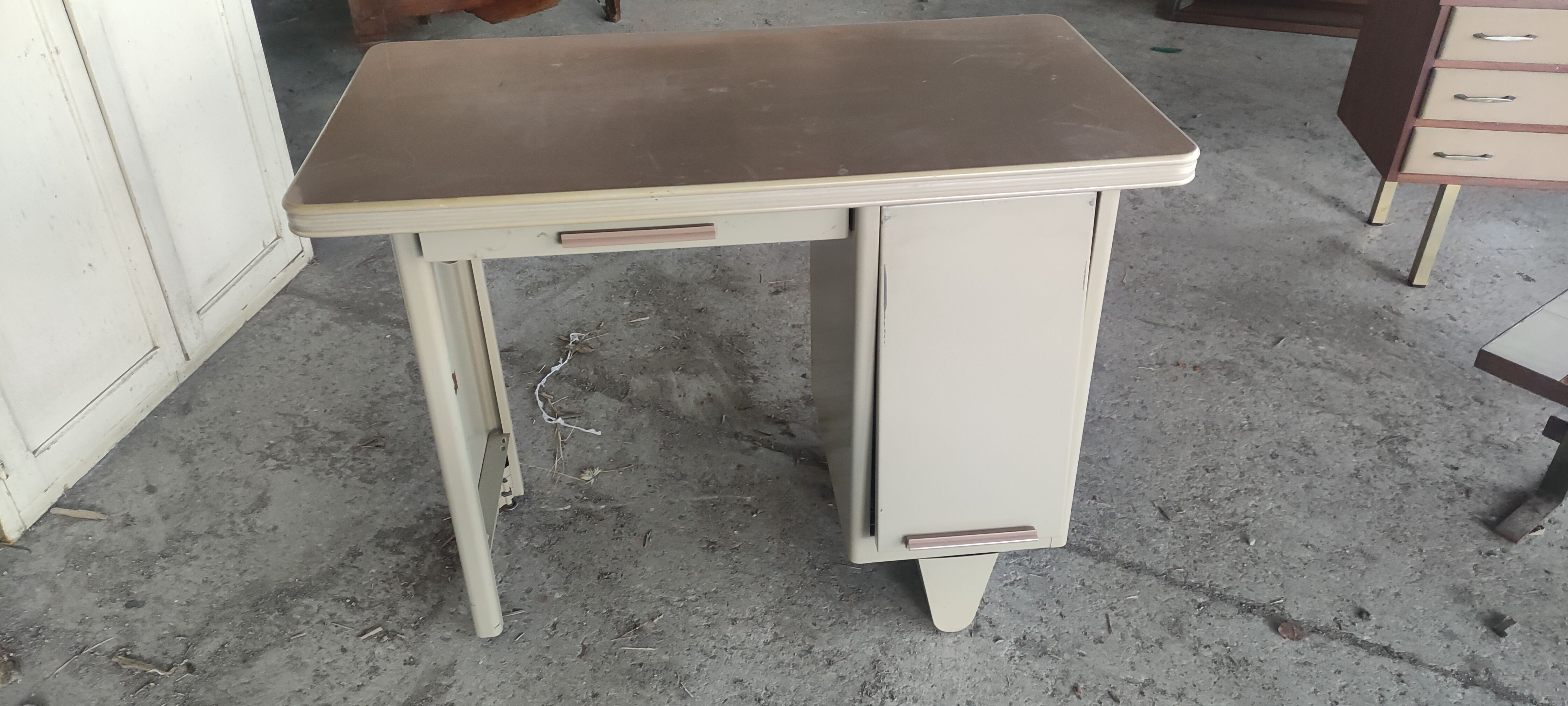 Metal desk of the 60s manufactured by RCB