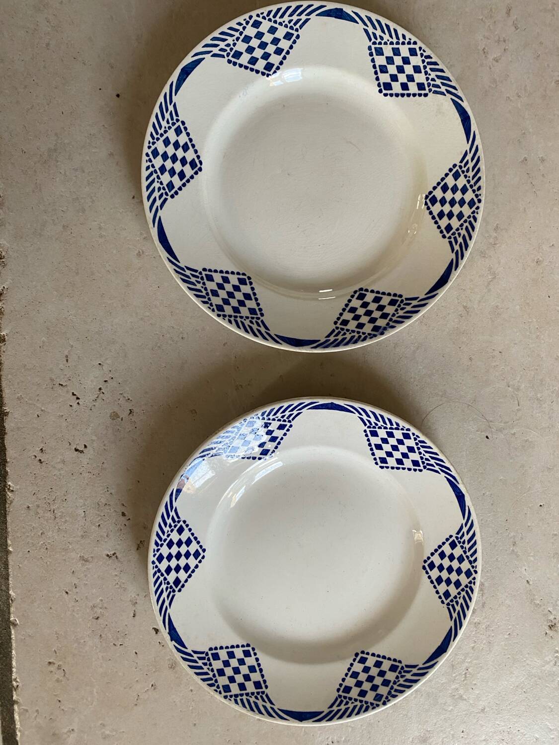 Plates model Pantin mill of wolves